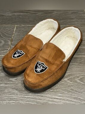 FOCO Las Vegas Raiders NFL Moccasin Slippers Men's Large Faux Fur Lined Tan